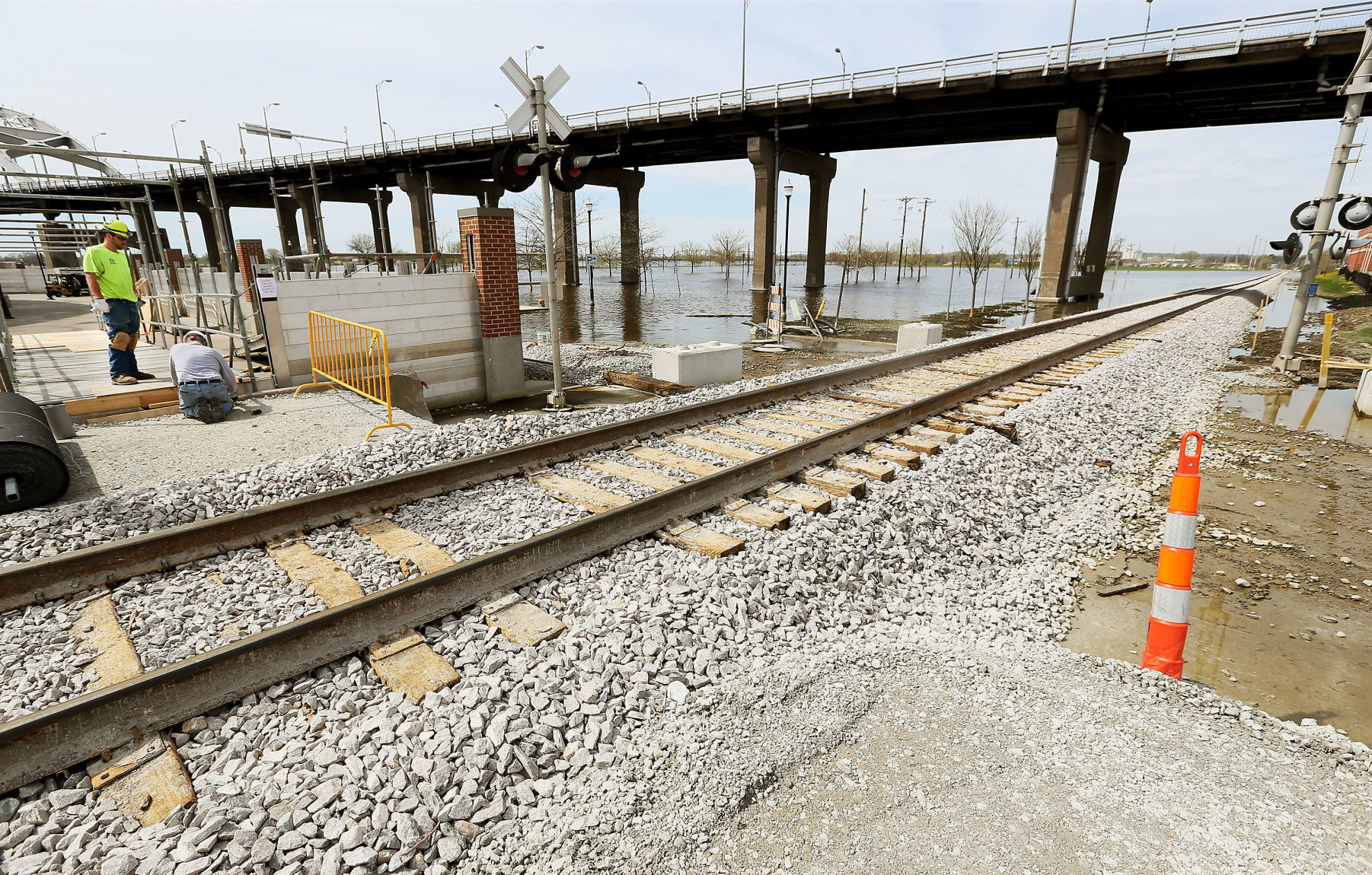 042219-qct-railroad-003